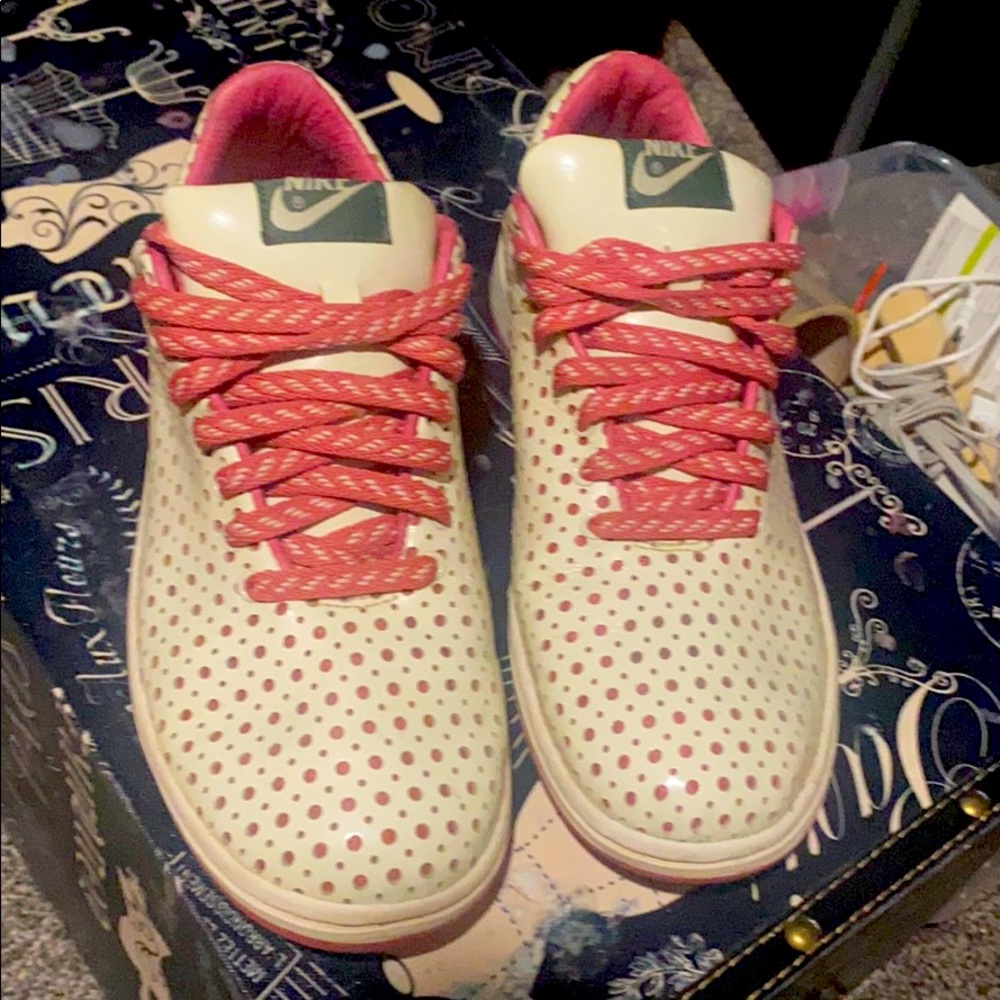 Very rare Nike shoes,swoosh name and stripe